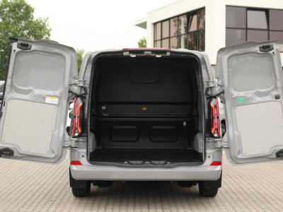 Ford E-Transit Custom 320 L2H1 Limited DC | 71 kWh | 160kW/218pk | Trekgewicht 2300kg | Camera | Carplay/Android | Cruise | Lease 788,- p/m 9