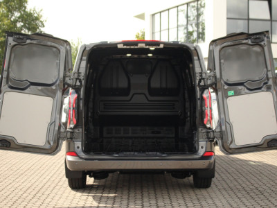 Ford E-Transit Custom 340 L2H1 Limited | 71 kWh | 160kW/218pk | L+R Schuifdeur | Pro Power | Driver Assist | 360° Camera | Adap. Cruise | Lease 771,- p/m foto 10