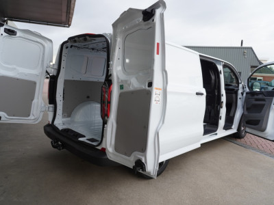 Ford E-Transit Custom 340 L2H1 Trend 71 kWh WLTP 370 km Automaat nr. V006 | Airco | Cruise | Trekhaak |  Apple CP-Android auto foto 4