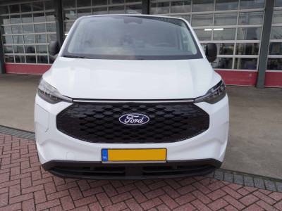Ford E-Transit Custom 340 L2H1 Trend 71 kWh WLTP 370 km Automaat nr. V006 | Airco | Cruise | Trekhaak |  Apple CP-Android auto foto 9