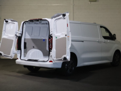 Ford E-Transit Custom L2 H1 Limited 71 kWh B&O Sound foto 12
