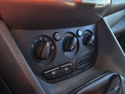 Ford TRANSIT CONNECT 1.6 foto 10