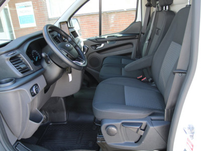 Ford TRANSIT CUSTOM 300 2.0 TDCI L2H1 Trend Camera / Sync 3 / 3 zits foto 3