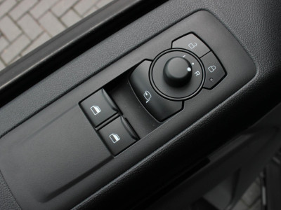 Ford TRANSIT CUSTOM 320 2.0 TDCI L2H1 170PK AWD 4X4 JB-EDITION / 3-ZITS / DRIVERS PACK / NAVIGATIE / FULL BLACK / BPM VRIJ / APPLE foto 16