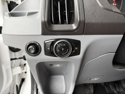 Ford Transit 2.0TDCI 130PK L2H2 Euro 6 | 2800Kg Trekhaak | Airco | Cruise | 3-Zits foto 19