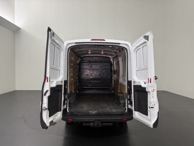 Ford Transit 2.0TDCI 130PK L2H2 Euro 6 | Airco | Cruise | 3-Zits | Trekhaak foto 4