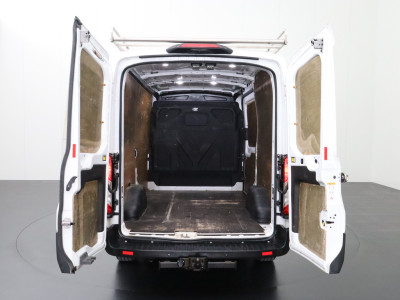 Ford Transit 2.0TDCI 130PK L2H2 Imperiaal | Trekhaak | Gate Locks | Navigatie | Camera | Airco | Cruise | 3-Persoons foto 4