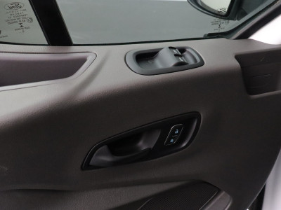 Ford Transit 2.0TDCI 130PK L2H2 Imperiaal | Trekhaak | Gate Locks | Navigatie | Camera | Airco | Cruise | 3-Persoons foto 8