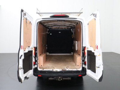 Ford Transit 2.0TDCI 130PK L3H2 | Imperiaal | Trekhaak | 3-Persoons | Betimmering | Airco foto 4