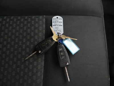 Ford Transit 2.0TDCI 130PK L3H2 | Imperiaal | Trekhaak | 3-Persoons | Betimmering | Airco foto 5
