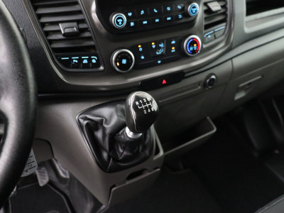 Ford Transit 2.0TDCI 130PK L3H2 Imperiaal | Trekhaak | Gate Locks | Betimmering | 3-Persoons | Airco | Cruise 15
