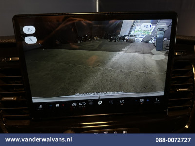 Ford Transit 2.0 TDCI 130pk L2H2 Euro6 Airco | Camera | Navigatie | Cruisecontrol | Stoelverwaming Verwarmde voorruit, Elektrisch verstelbare bestuurdersstoel, Parkeersensoren, Bijrijdersbank foto 2