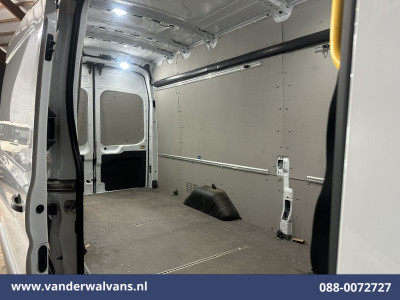 Ford Transit 2.0 TDCI 130pk L4H3 Euro6 Airco | Camera | Cruisecontrol | Verwarmde voorruit | Parkeersensoren, Bijrijdersbank foto 12