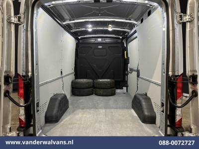 Ford Transit 2.0 TDCI 131pk L2H2 Euro6 Airco | Camera | Navigatie | Apple Carplay | Android Auto LED, Cruiscontrol, Verwarmde Voorruit, Bijrijdersbank, Parkeersensoren foto 15