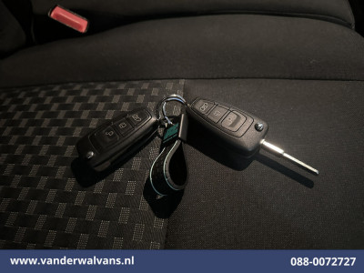 Ford Transit 2.0 TDCI 131pk L2H2 Euro6 Airco | Camera | Navigatie | Apple Carplay | Android Auto LED, Cruiscontrol, Verwarmde Voorruit, Bijrijdersbank, Parkeersensoren foto 21
