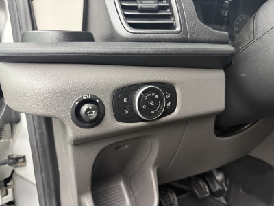 Ford Transit 2.0TDCI 170PK L3H2 Imperiaal | Trekhaak 3500 kg | Camera | Multimedia | Airco | Cruise | 3-Zits foto 14
