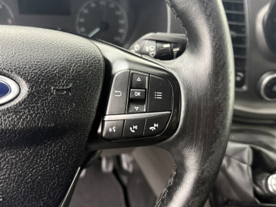 Ford Transit 2.0TDCI 170PK L3H2 Imperiaal | Trekhaak 3500 kg | Camera | Multimedia | Airco | Cruise | 3-Zits foto 19