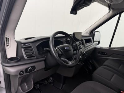 Ford Transit 2.0TDCI 170PK L3H2 Imperiaal | Trekhaak 3500 kg | Camera | Multimedia | Airco | Cruise | 3-Zits foto 3