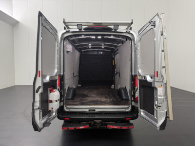 Ford Transit 2.0TDCI 170PK L3H2 Imperiaal | Trekhaak 3500 kg | Camera | Multimedia | Airco | Cruise | 3-Zits foto 4