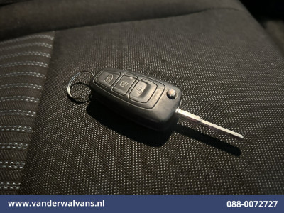 Ford Transit 2.0 TDCI L2H2 Euro6 Airco | Imperiaal | 2800kg Trekhaak | Cruisecontrol | Stoelverwarming Elektrisch verstelbare bestuurdersstoel, Sidebars, Parkeersensoren, Bijrijdersbank foto 21