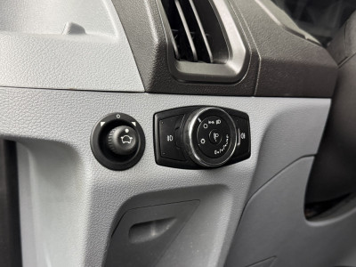 Ford Transit 2.0TDCI L2H2 Imperiaal | Trekhaak | Kastinrichting | Airco | Cruise | 3-Zits foto 9
