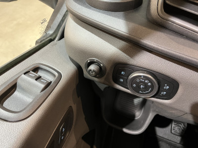 Ford Transit 2.0 TDCI L3H1 130 PK DC 7 pers. Open Laadbak / Euro 6 / Airco / Cruise Control / Trekhaak / CarPlay / 23.600 KM !! foto 10