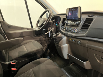 Ford Transit 2.0 TDCI L3H1 130 PK DC 7 pers. Open Laadbak / Euro 6 / Airco / Cruise Control / Trekhaak / CarPlay / 23.600 KM !! foto 3