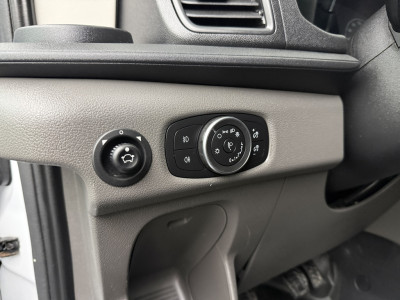 Ford Transit 2.0TDCi 130PK L3H3 | Airco | Cruise | Camera | 3-Zits | Betimmering foto 14