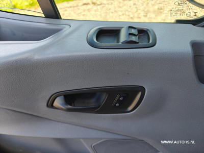 Ford Transit 310 2.2 TDCI L2H2 Dubbele cabine 7 persoons , 1e Eig , cruise , camera , PDC , Apk april 2027. foto 16