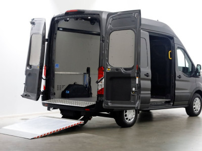 Ford Transit 330 2.0 TDCI 130pk L2H3 Trend Airco/Camera Laadklep 500kg 02-2022 foto 3