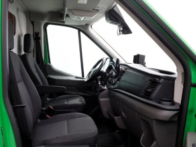 Ford Transit 350 2.0 TDCI 130pk E6 RWD L3H2 Trend Airco/Camera/Trekhaak 2750kg 11-2019 3