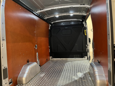 Ford Transit 350 2.0 TDCI L2H2 Trend 130 PK / Euro 6  / Airco / Cruise Control / CarPlay / PDC / Navigatie / 3-Zits foto 18