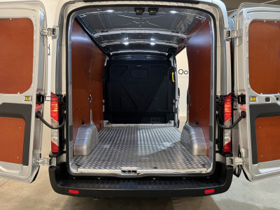 Ford Transit 350 2.0 TDCI L2H2 Trend 130 PK / Euro 6  / Airco / Cruise Control / CarPlay / PDC / Navigatie / 3-Zits foto 19