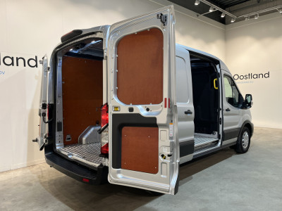 Ford Transit 350 2.0 TDCI L2H2 Trend 130 PK / Euro 6  / Airco / Cruise Control / CarPlay / PDC / Navigatie / 3-Zits foto 2