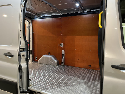 Ford Transit 350 2.0 TDCI L2H2 Trend 130 PK / Euro 6  / Airco / Cruise Control / CarPlay / PDC / Navigatie / 3-Zits foto 20