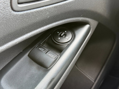 Ford Transit Connect 1.5 TDCI 101PK L1 Trend / Sync 3 / 3 zits / Camera / Voorruit verwarming foto 19