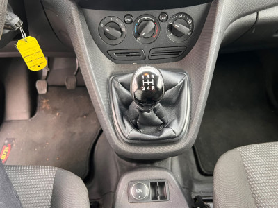Ford Transit Connect 1.6 TDCI L1 Ambiente First Edition EX BTW NAP APK 11-04-2027 Trekhaak foto 6
