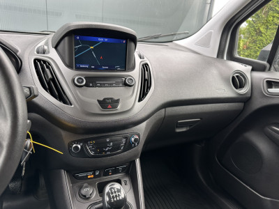 Ford Transit Courier 1.5 TDCI / 1e EIGENAAR / 21.248 KM ! / AIRCO / STOELVERWARMING / PDC / NAVIGATIE / CARPLAY 10