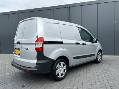 Ford Transit Courier 1.5 TDCI / 1e EIGENAAR / 21.248 KM ! / AIRCO / STOELVERWARMING / PDC / NAVIGATIE / CARPLAY 3