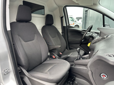 Ford Transit Courier 1.5 TDCI / 1e EIGENAAR / 21.248 KM ! / AIRCO / STOELVERWARMING / PDC / NAVIGATIE / CARPLAY 6