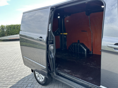 Ford Transit Custom 2.0 TDCI 130 PK / L1H1 / 1e EIG. / 2.5 TONS TREKHAAK / CAMERA / CRUISE / AIRCO / STOELVERW. foto 7