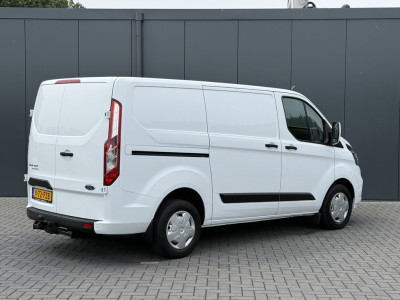 Ford Transit Custom 2.0 TDCI 130 PK / L1H1 / 2.5 TONS TREKHAAK / SORTIMO INRICHTING / AIRCO / CRUISE / 3-ZITS / LED / STOEL -EN VOORRUIT VERWARMING foto 3
