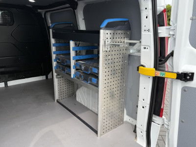 Ford Transit Custom 2.0 TDCI 130 PK / L1H1 / 2.5 TONS TREKHAAK / SORTIMO INRICHTING / AIRCO / CRUISE / 3-ZITS / LED / STOEL -EN VOORRUIT VERWARMING foto 8
