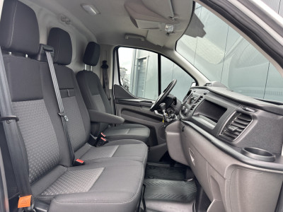 Ford Transit Custom 2.0 TDCI 130 PK / L2H1 / 1e EIG. / 2.800 KG AHG / IMPERIAAL / TREKHAAK / ALUCA INRICHTING / CRUISE / AIRCO foto 6
