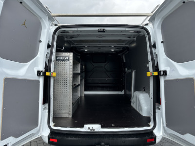 Ford Transit Custom 2.0 TDCI 130 PK / L2H1 / 1e EIG. / 2.800 KG AHG / IMPERIAAL / TREKHAAK / ALUCA INRICHTING / CRUISE / AIRCO foto 8