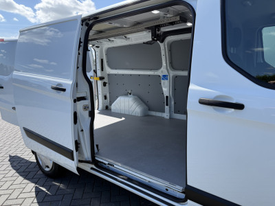 Ford Transit Custom 2.0 TDCI 130 PK / L2H1 / AUTOMAAT / TREKHAAK / AIRCO / CRUISE / CAMERA / 3-ZITS / LED / STOEL -EN VOORRUIT VERWARMING foto 9