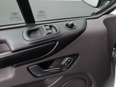 Ford Transit Custom 2.0TDCI 130PK Lang Edition | Navigatie | Camera | Airco | 3-Persoons | Trekhaak | 3-Persoons foto 8
