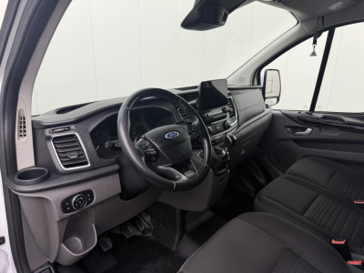 Ford Transit Custom 2.0TDCI 130PK Lang Limited | Imperiaal | Trekhaak | Navigatie | Camera | Multimedia | Airco | Cruise | 3-Zits | Betimmering foto 3