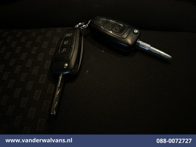 Ford Transit Custom 2.0 TDCI 130pk L2H1 Euro6 Airco | Camera | LED | Apple Carplay | Omvormer | 2800kg Trekhaak Cruisecontrol, Stoelverwarming, Verwarmde voorruit, Parkeersensoren, Bijrijdersbank 3909
