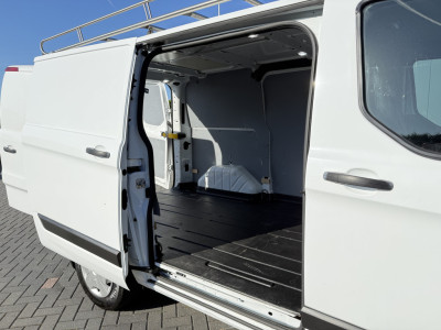 Ford Transit Custom 2.0 TDCI / L1H1 / 1e EIG. / 2.5 TONS TREKHAAK / IMPERIAAL / 3-ZITS / STOEL -EN VOORRUIT VERWARMING / CRUISE / AIRCO foto 8